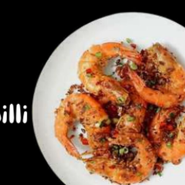 Жареные креветки с чесноком и чили